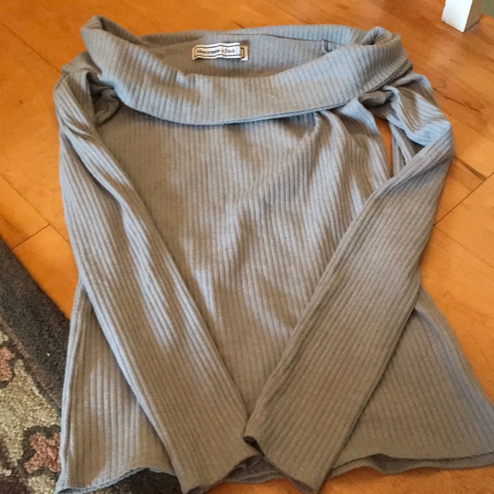 Abercrombie grey off the shoulder shirt